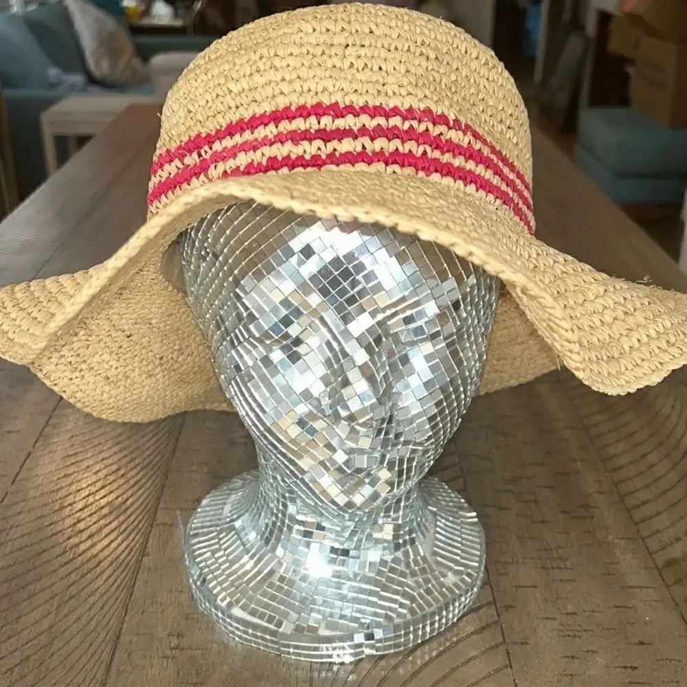 Fun 🤩 Hat 👒 fabulously flexible Pack away!!! ✈️ 🏝️ 🕶️ 👄 💄 Pink Stripes